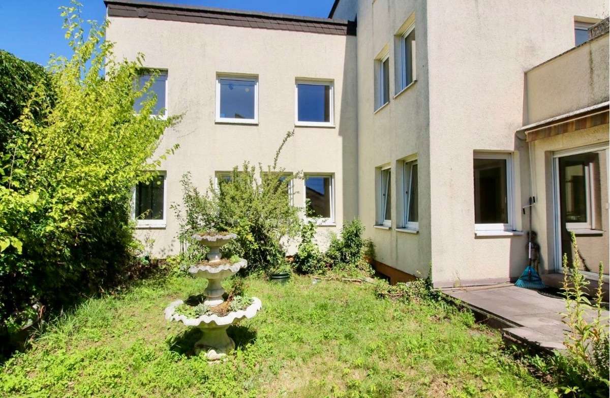 Thumbnail-Haus zum Kaufen in Neu-Isenburg 989.900,00 € 271 m²