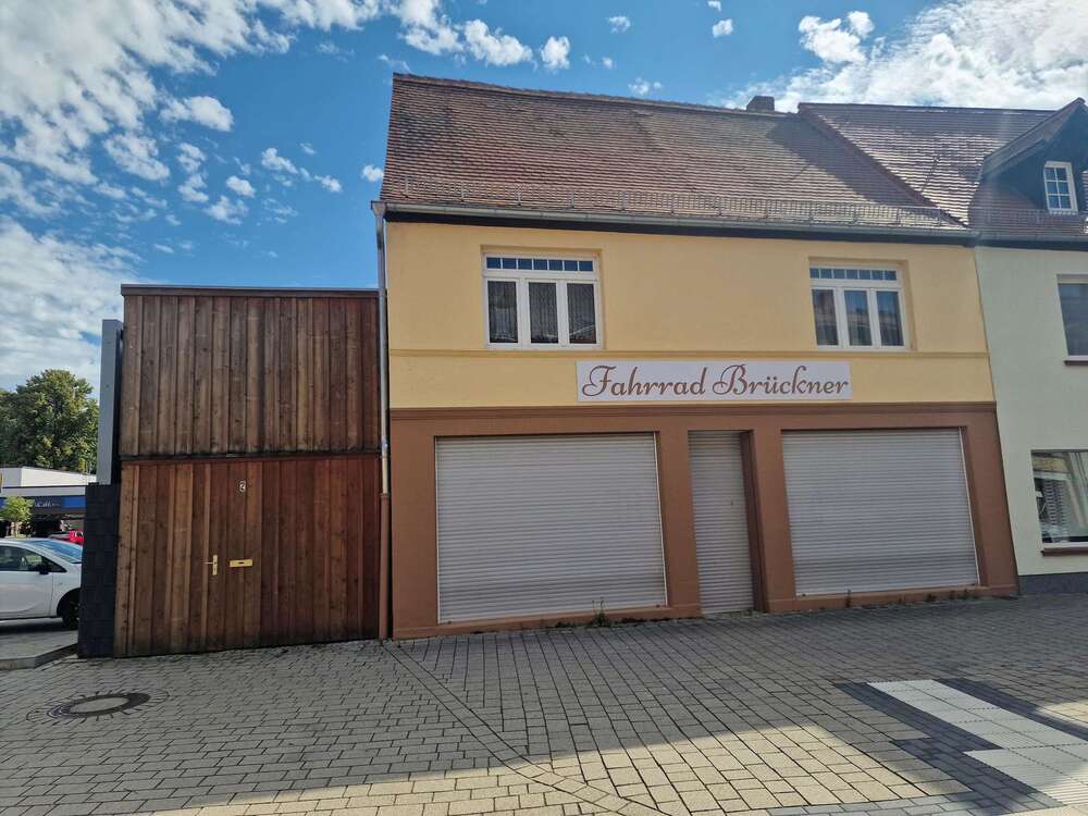 Thumbnail-Haus zum Kaufen in Hohenmölsen 140.000,00 € 180 m²