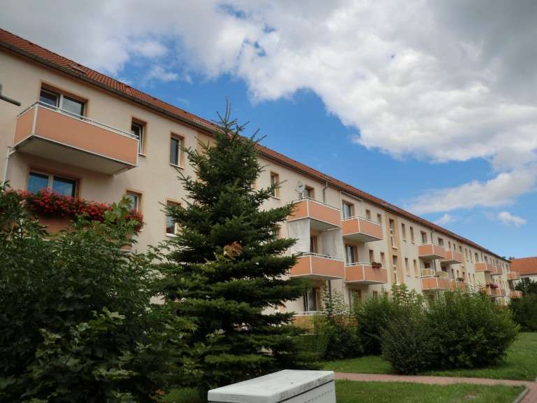 Thumbnail-Wohnung zum Mieten in Braunsbedra 330,00 € 50.7 m²