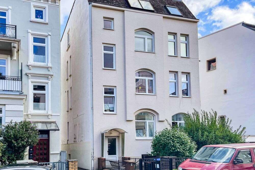 Thumbnail-Wohnung zum Kaufen in Lübeck 219.000,00 € 80.99 m²