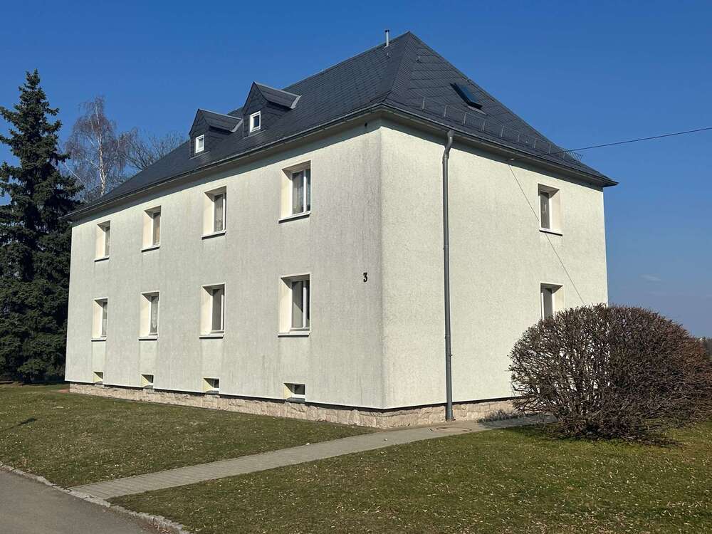 Thumbnail-Wohnung zum Mieten in Netzschkau 310,00 € 61.94 m²