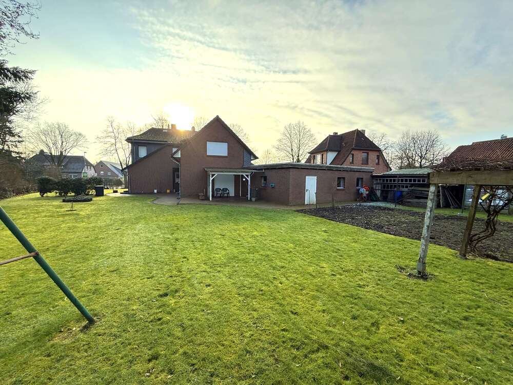 Thumbnail-Haus zum Kaufen in Bergen 285.000,00 € 241 m²