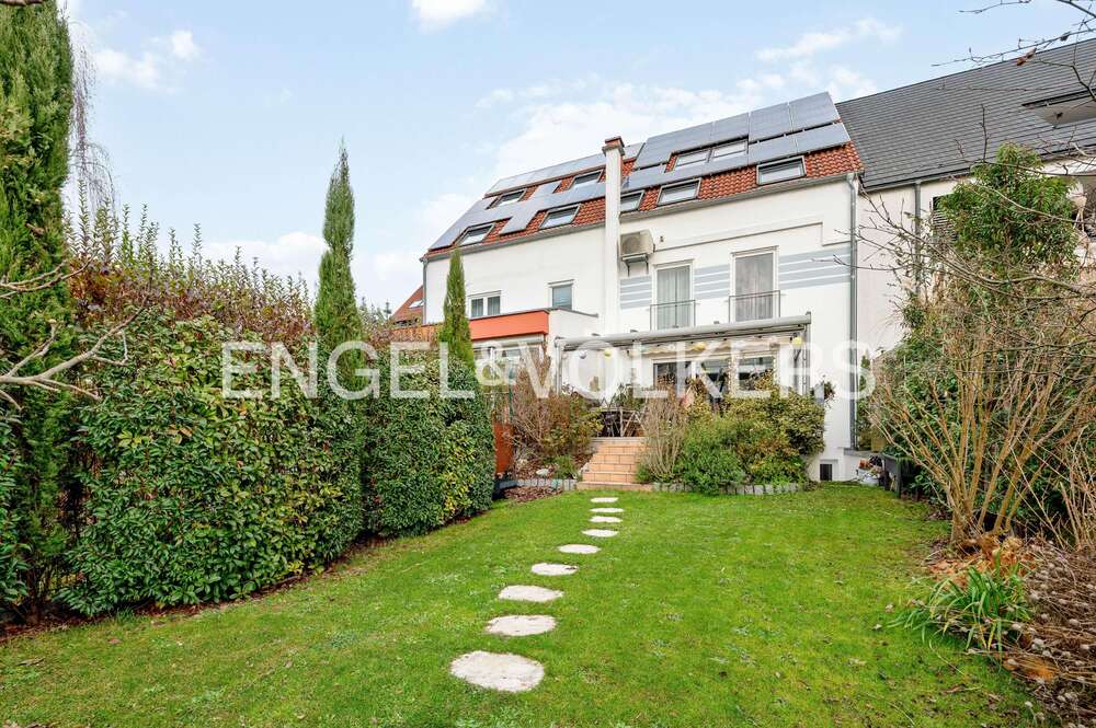 Thumbnail-Haus zum Mieten in Hockenheim 2.500,00 € 220 m²