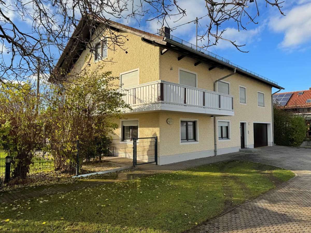 Thumbnail-Wohnung zum Mieten in Pliening 1.700,00 € 140 m²