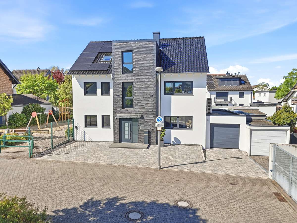 Thumbnail-Haus zum Kaufen in Langenfeld 1.300.000,00 € 292.9 m²