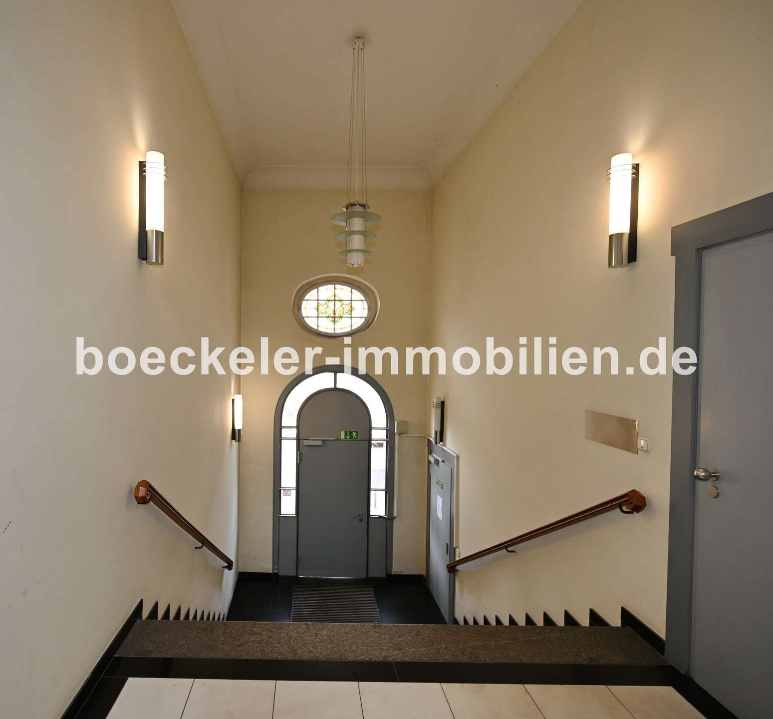 Thumbnail-Büro in Weißenfels 1.950,00 € 325 m²