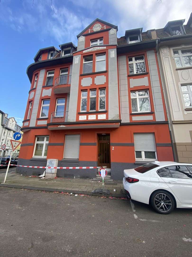 Thumbnail-Wohnung zum Kaufen in Essen 150.000,00 € 98.36 m²