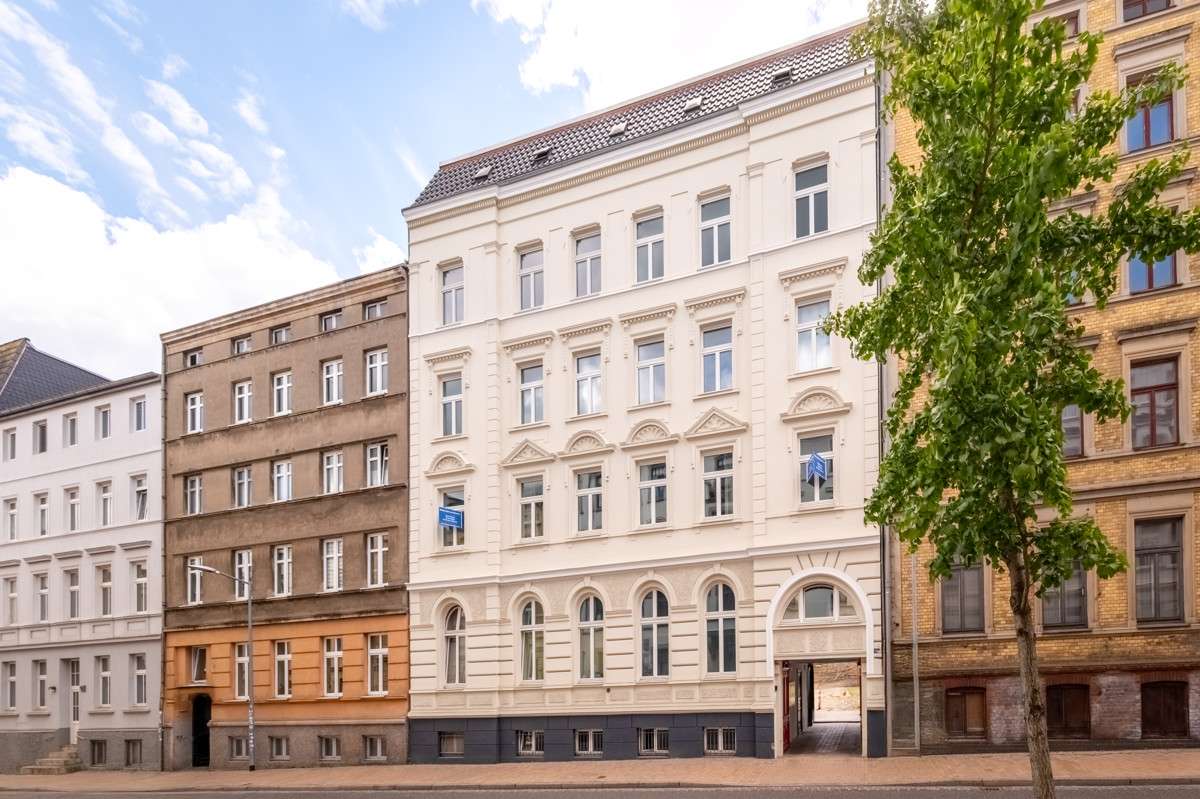 Thumbnail-Wohnung zum Kaufen in Schwerin 235.000,00 € 89 m²