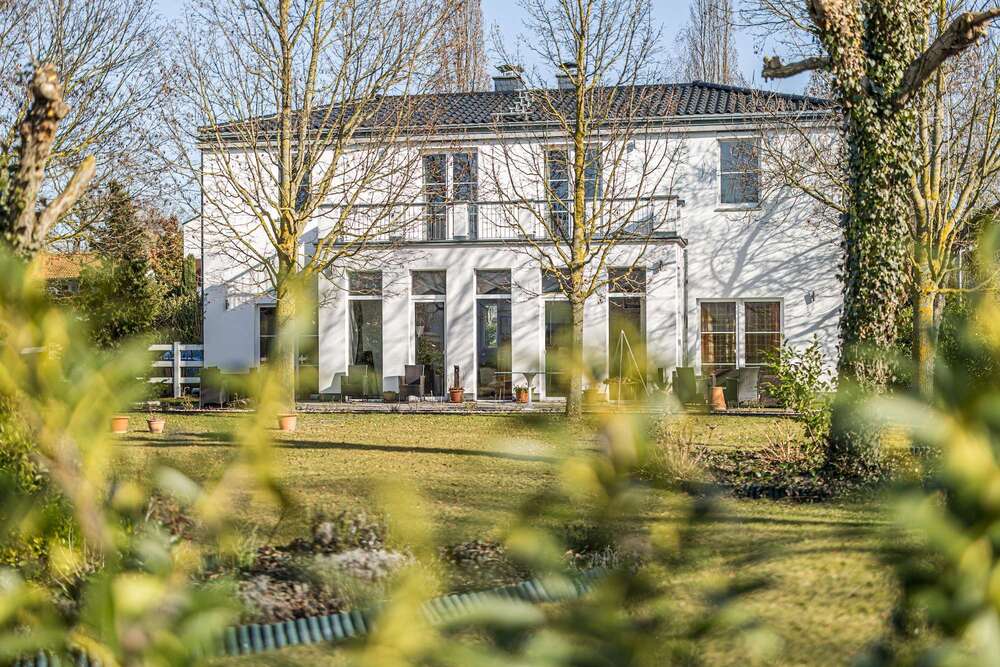 Thumbnail-Haus zum Kaufen in Markkleeberg 2.300.000,00 € 303 m²