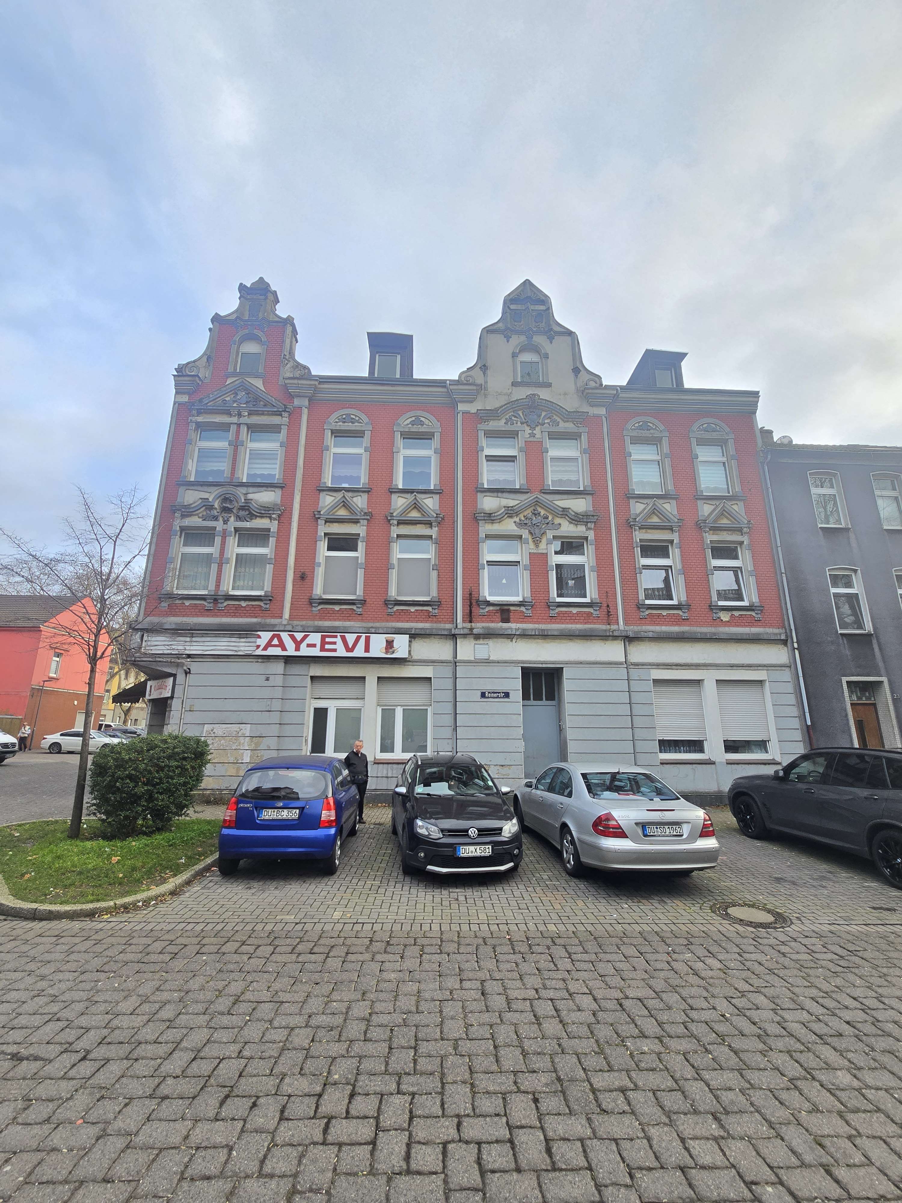 Thumbnail-Haus zum Kaufen in Duisburg 240.000,00 € 347 m²