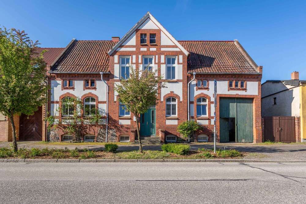 Thumbnail-Haus zum Kaufen in Neustadt (Dosse) 235.000,00 € 161 m²