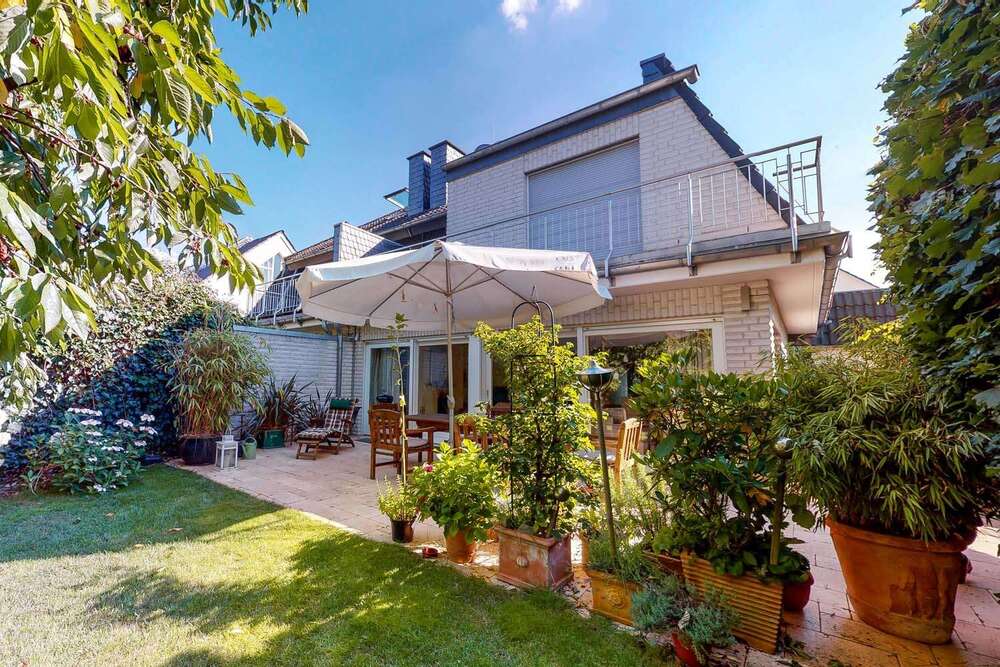 Thumbnail-Haus zum Mieten in Düsseldorf 3.400,00 € 189 m²