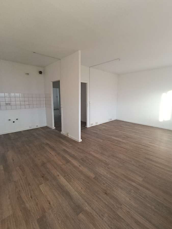 Thumbnail-Wohnung zum Mieten in Halle 342,00 € 56.02 m²