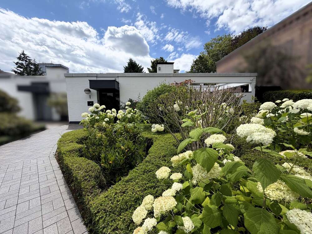 Thumbnail-Haus zum Kaufen in Düsseldorf 1.650.000,00 € 187 m²