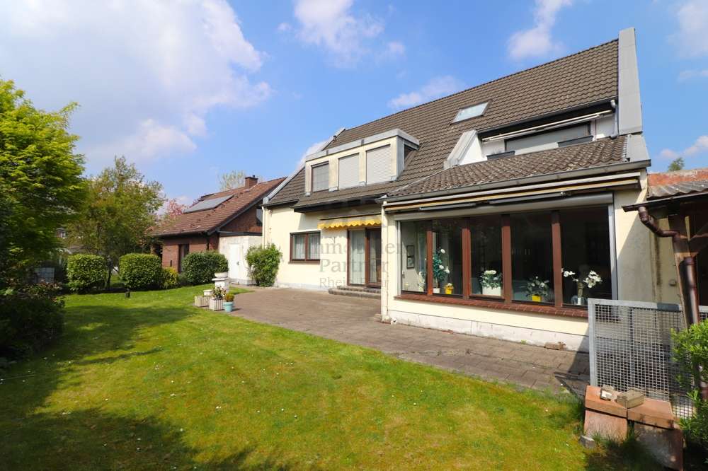 Thumbnail-Wohnung zum Kaufen in Duisburg Huckingen 359.000,00 € 137 m²