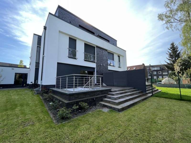 Thumbnail-Haus zum Kaufen in Meerbusch 1.700.000,00 € 277 m²