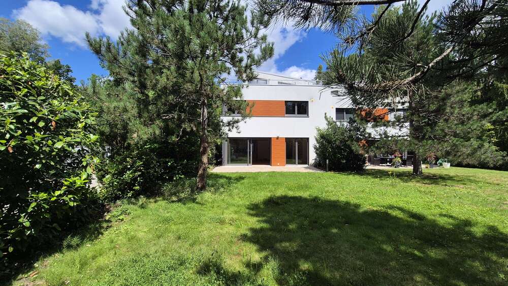 Thumbnail-Haus zum Mieten in Erlangen 4.305,00 € 230 m²