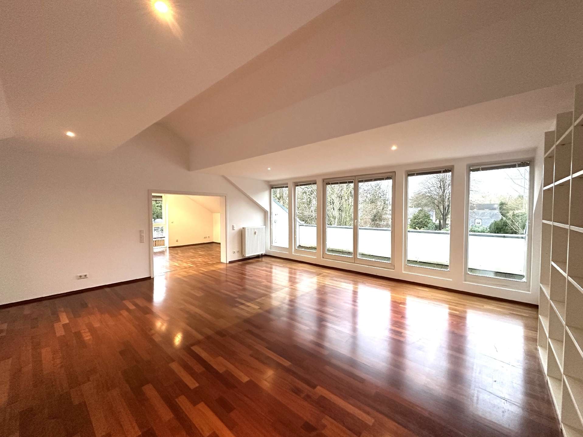 Thumbnail-Wohnung zum Mieten in Düsseldorf-Stockum 1.690,00 € 130 m²