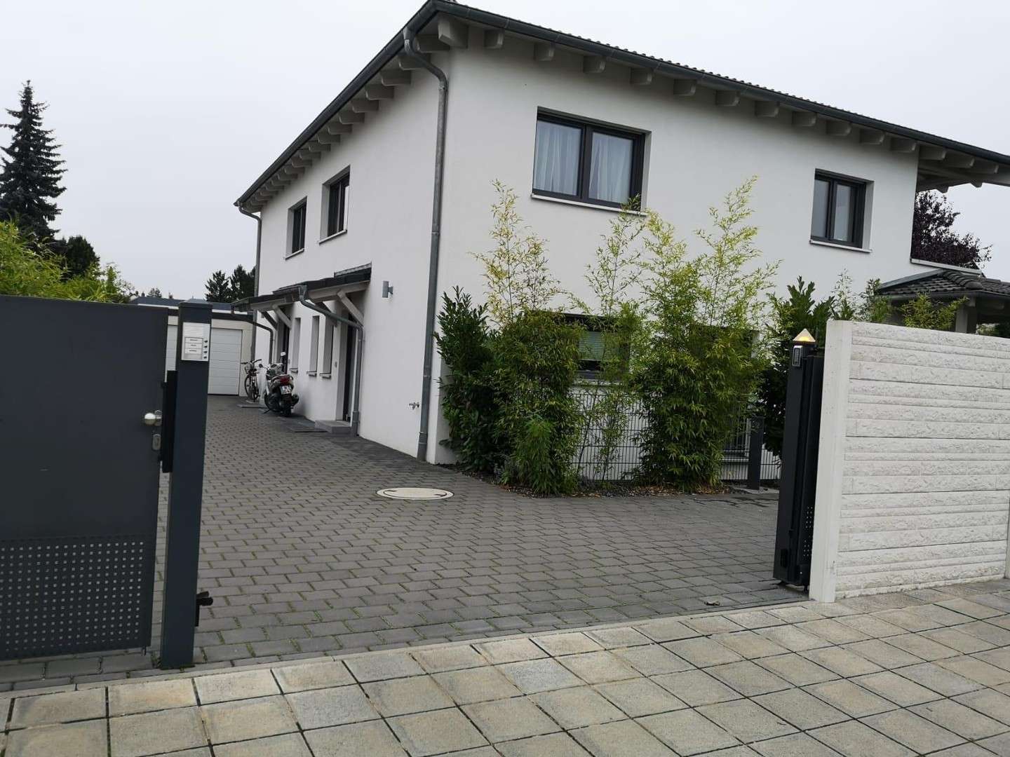 Thumbnail-Haus zum Mieten in Nürnberg 2.850,00 € 204 m²