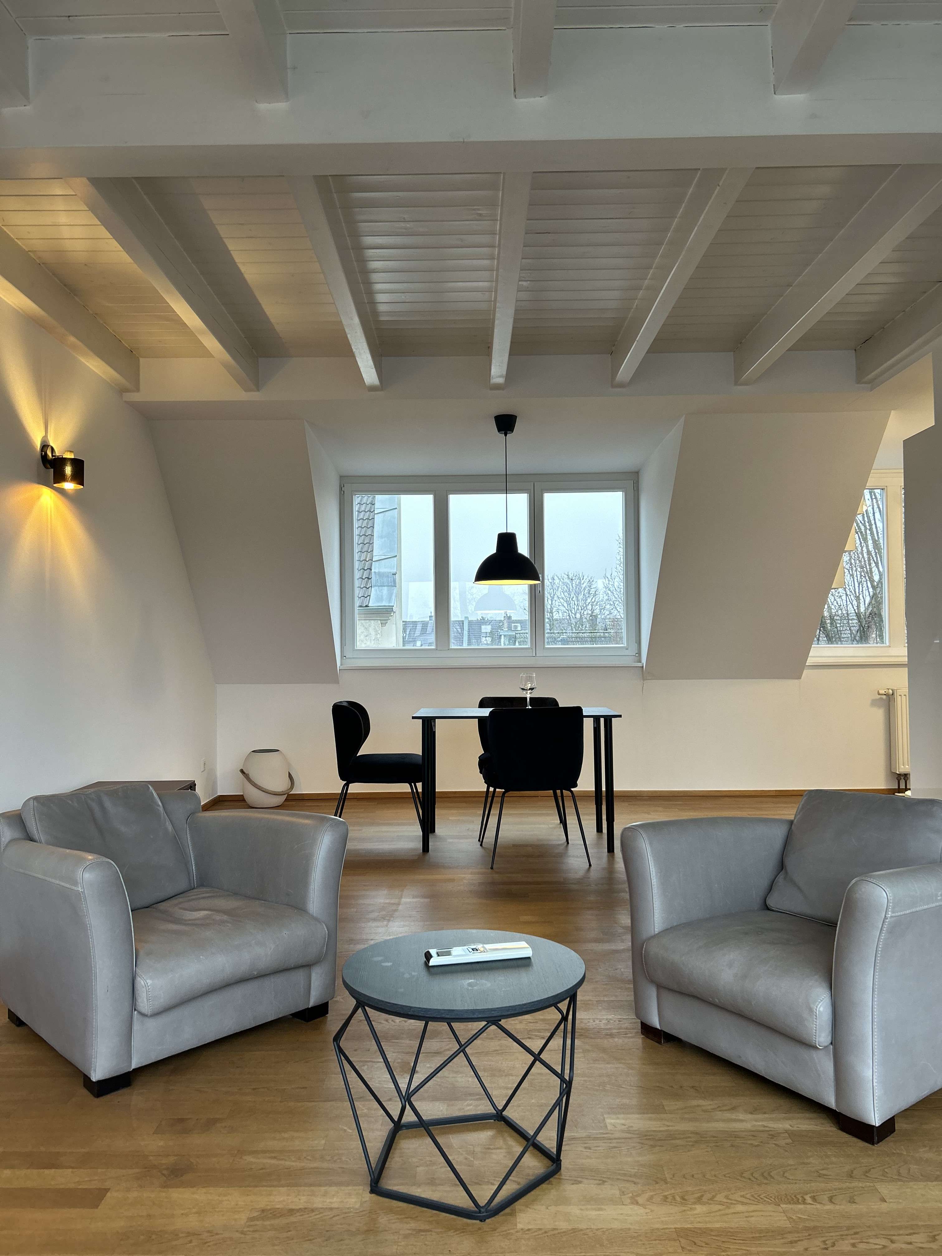 Thumbnail-Wohnung zum Kaufen in Düsseldorf-Oberkassel 754.900,00 € 93 m²