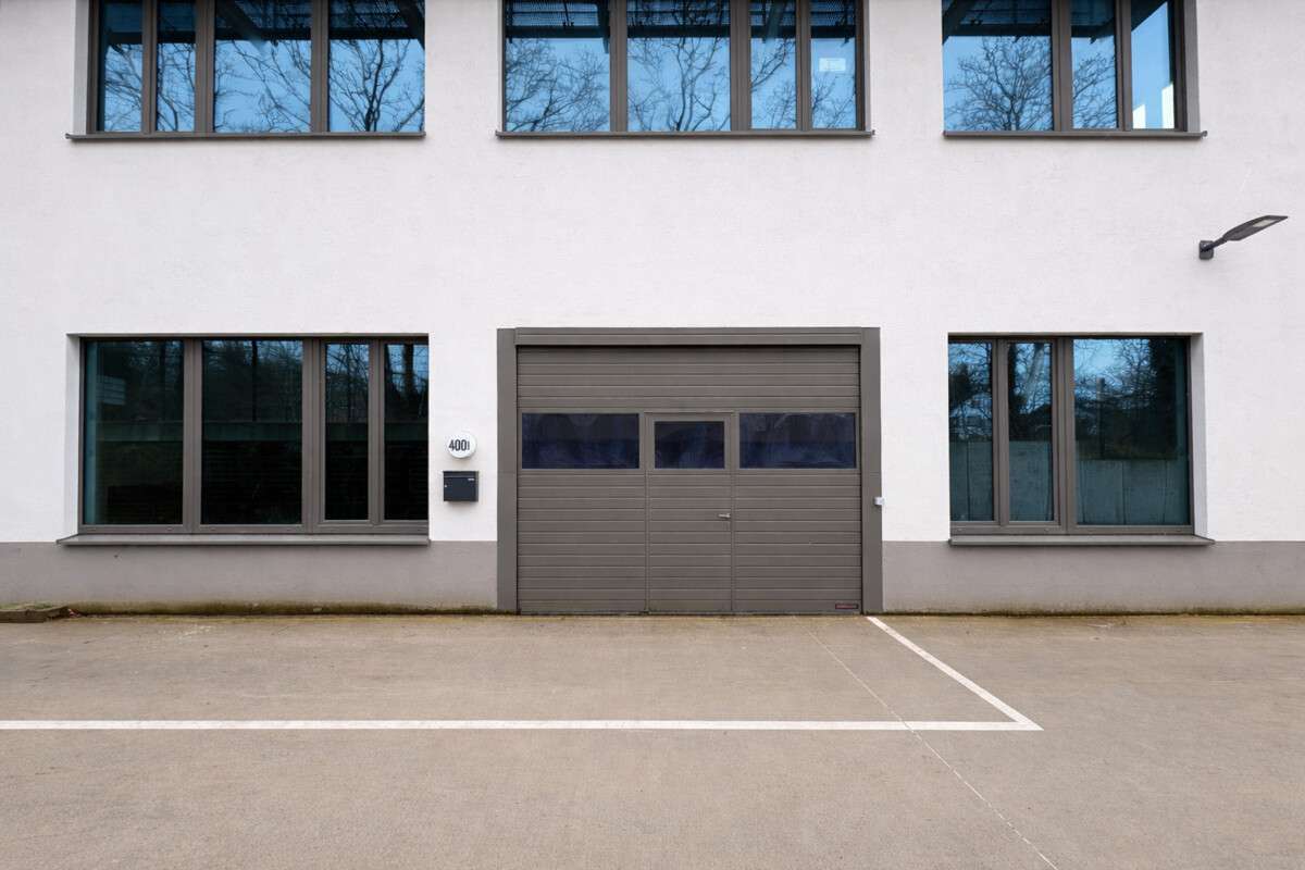 Thumbnail-Halle in Hamburg 2.170,28 € 235.9 m²