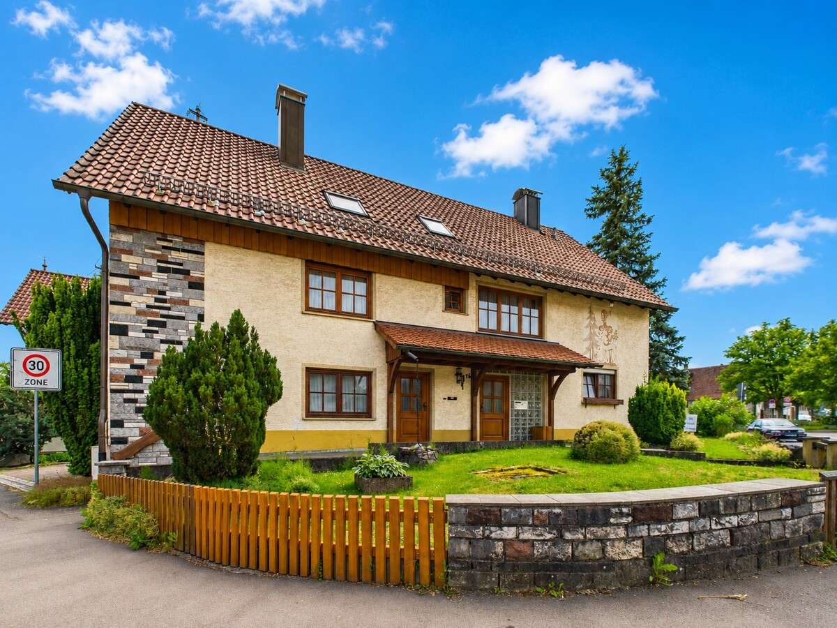 Thumbnail-Haus zum Kaufen in Rottweil-Neukirch 229.000,00 € 250 m²