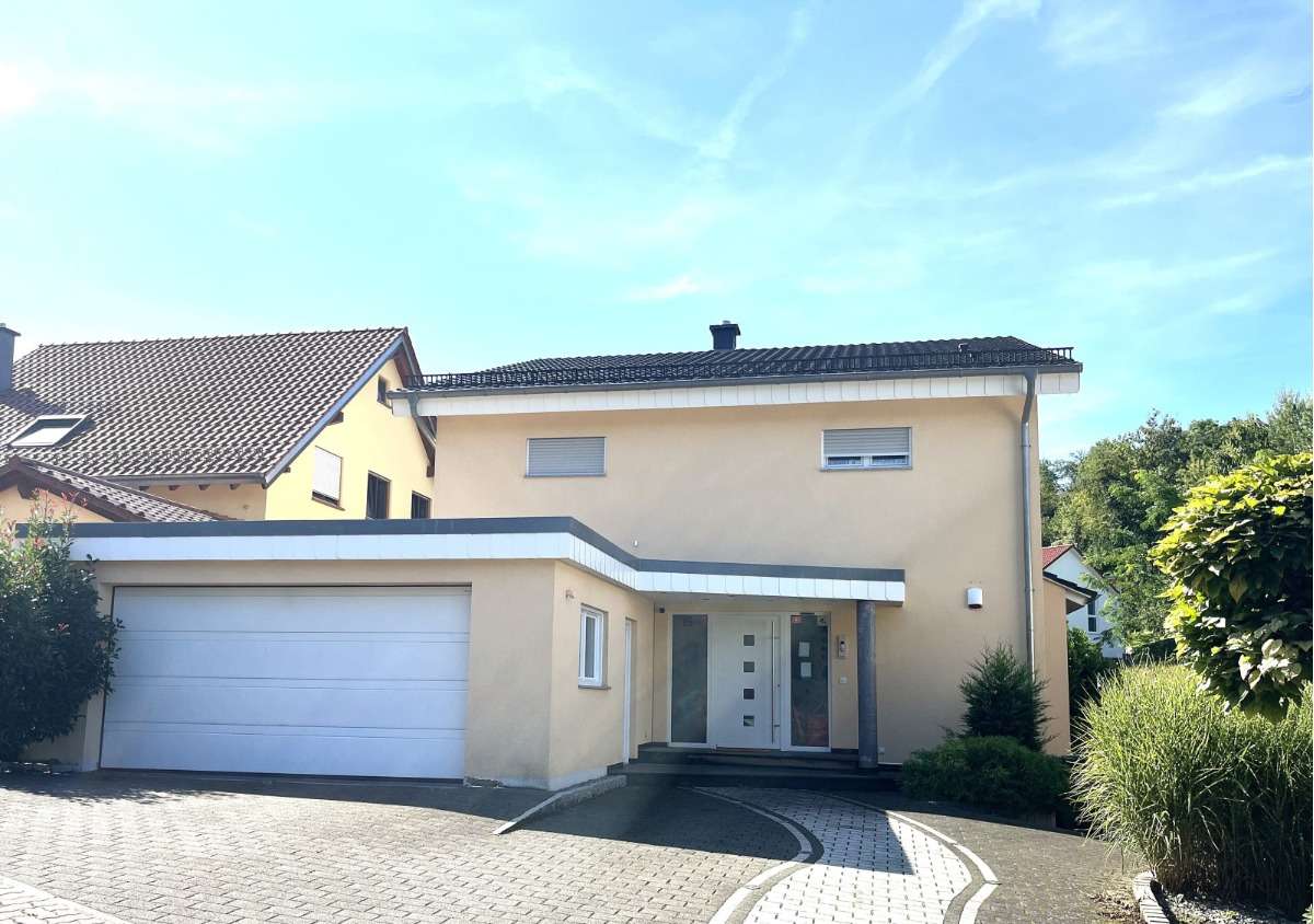 Thumbnail-Haus zum Mieten in Mühlhausen 2.400,00 € 189 m²