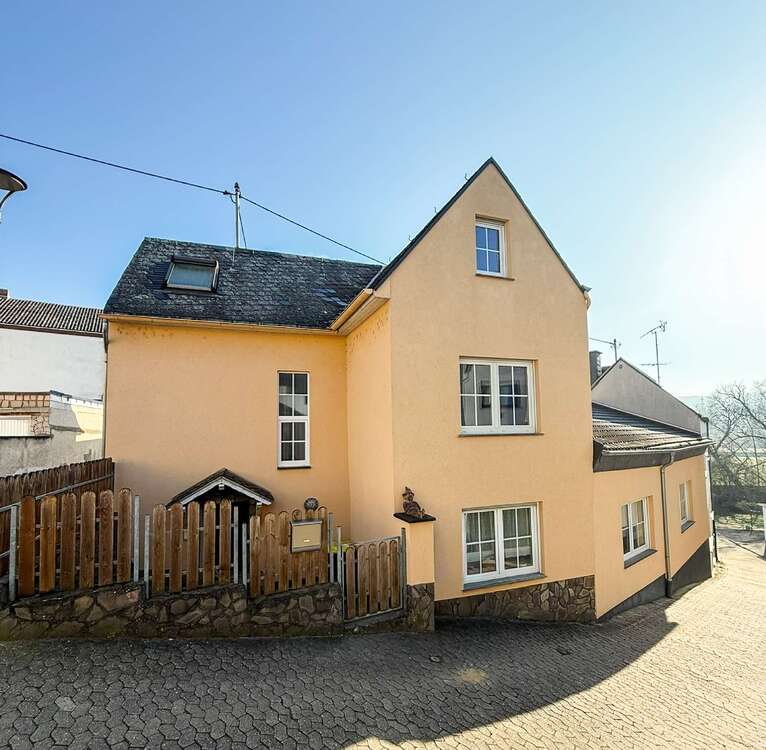 Thumbnail-Haus zum Kaufen in Miesenheim 257.000,00 € 130 m²