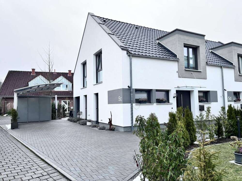 Thumbnail-Haus zum Mieten in Detmold 1.792,00 € 128 m²
