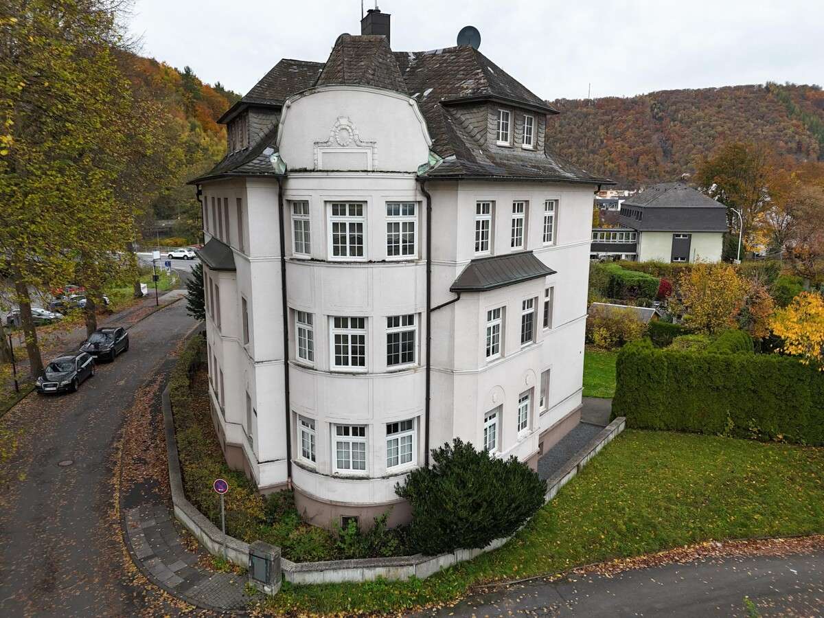 Thumbnail-Wohnung zum Kaufen in Werdohl 140.000,00 € 111 m²