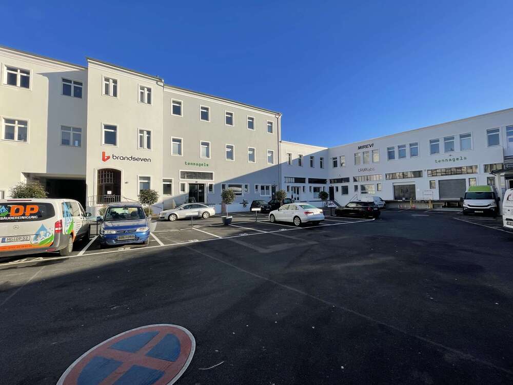 Thumbnail-Halle in Düsseldorf 1.700,00 € 537 m²