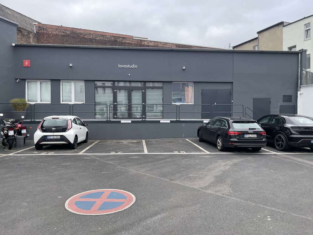 Thumbnail-Halle in Düsseldorf 2.933,00 € 300 m²