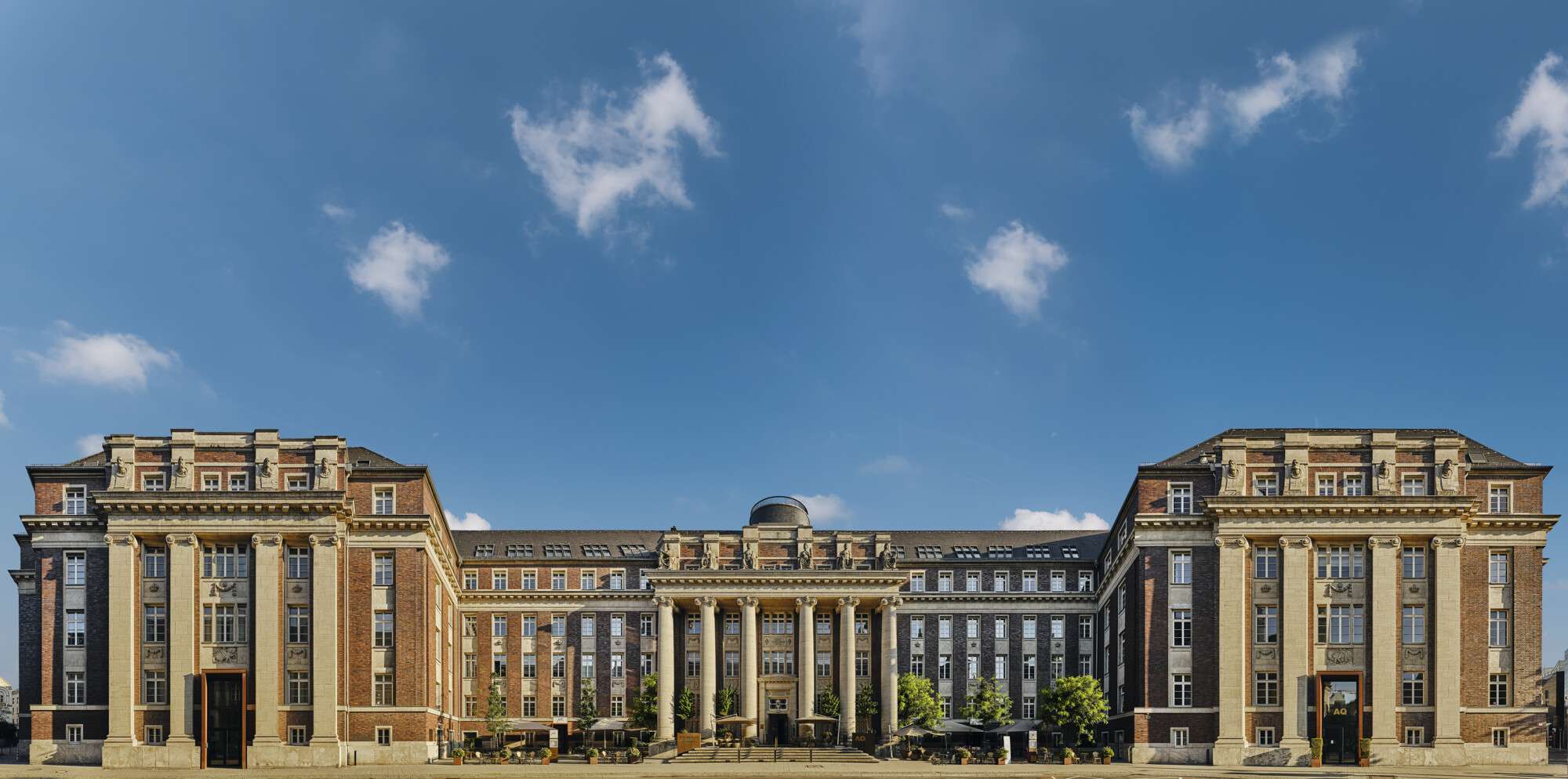 Thumbnail-Wohnung zum Kaufen in Düsseldorf 2.375.000,00 € 127.03 m²