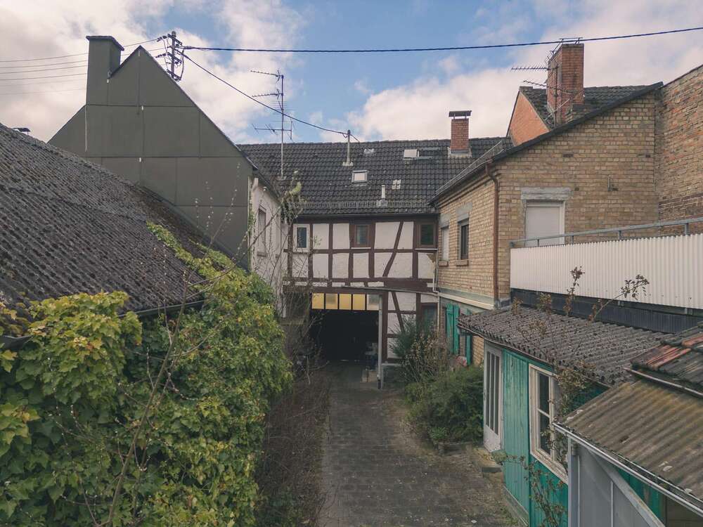 Thumbnail-Haus zum Kaufen in Wiesbaden-Naurod 390.000,00 € 228 m²