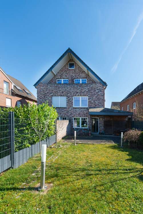 Thumbnail-Haus zum Kaufen in Meerbusch 740.000,00 € 195 m²