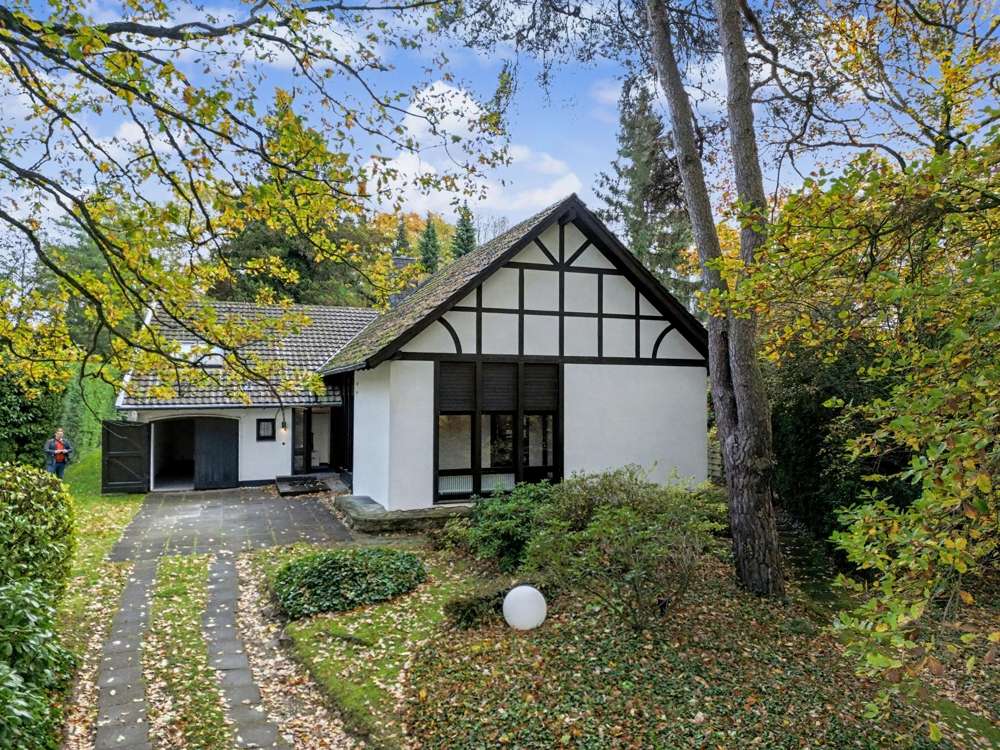 Thumbnail-Haus zum Mieten in Bonn 2.400,00 € 253 m²