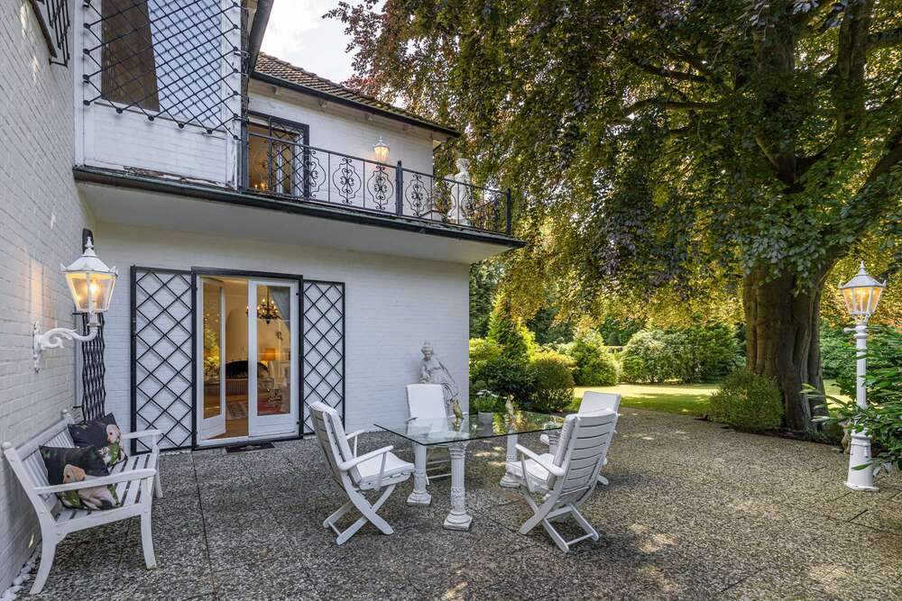 Thumbnail-Haus zum Kaufen in Hamburg Wellingsbüttel 1.390.000,00 € 304 m²