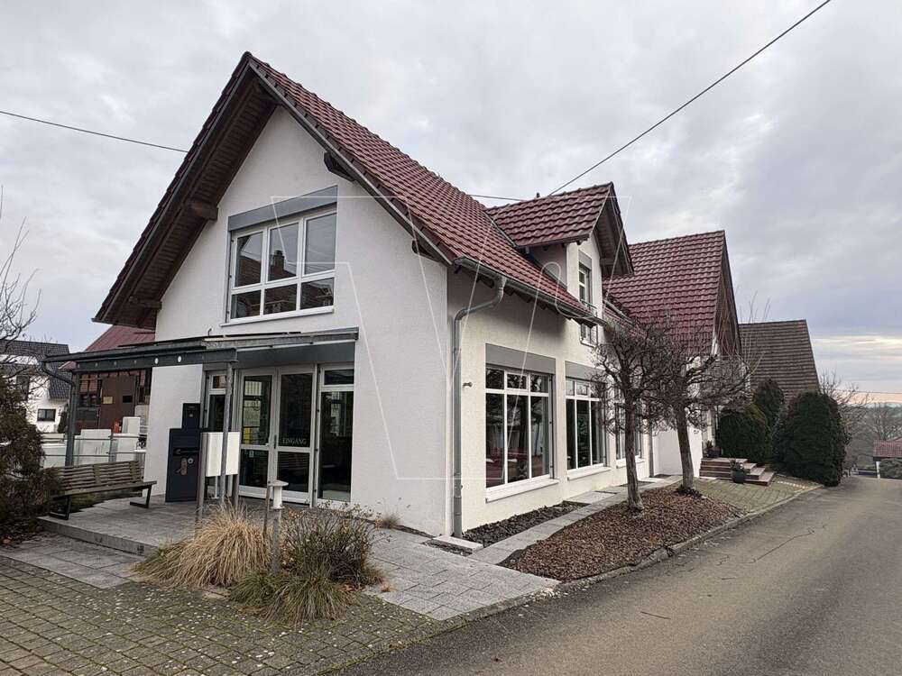 Thumbnail-Büro in Backnang 1.935,00 € 205 m²