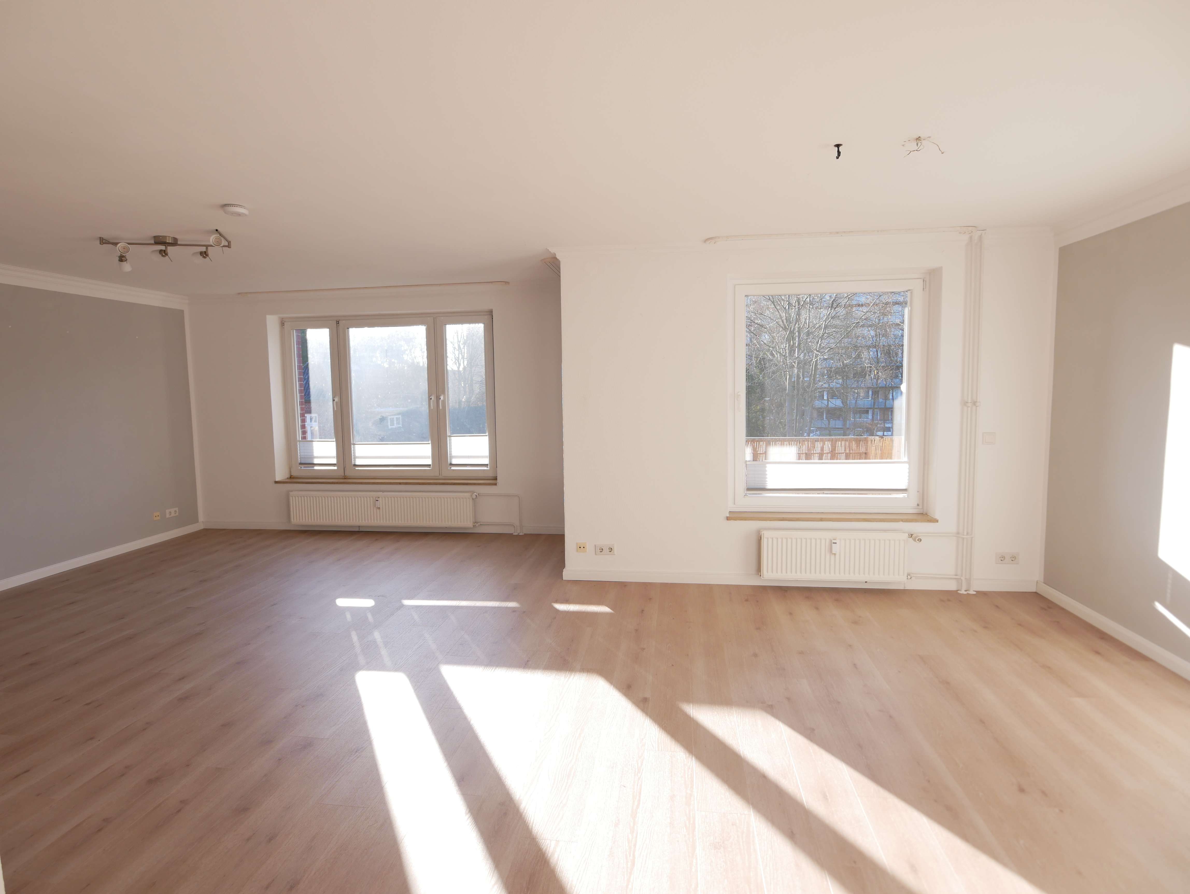 Thumbnail-Wohnung zum Kaufen in Halstenbek 369.000,00 € 133.85 m²