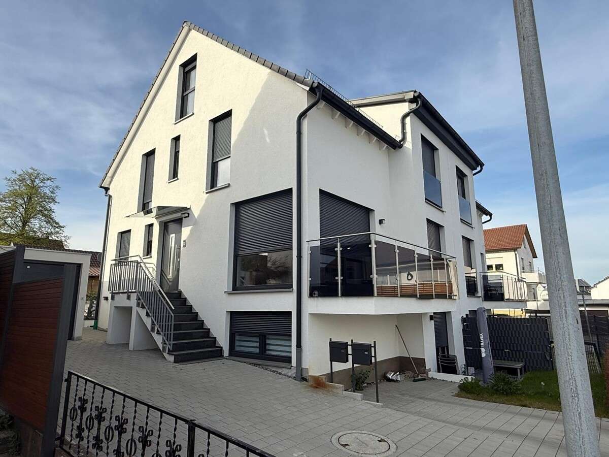 Thumbnail-Haus zum Mieten in Herrenberg Affstätt 2.250,00 € 138 m²