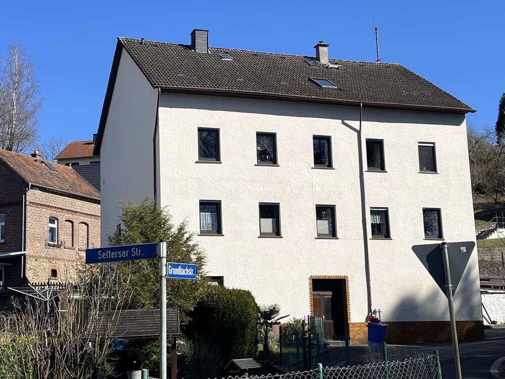 Thumbnail-Haus zum Kaufen in Weilburg - Ahausen 178.000,00 € 184 m²