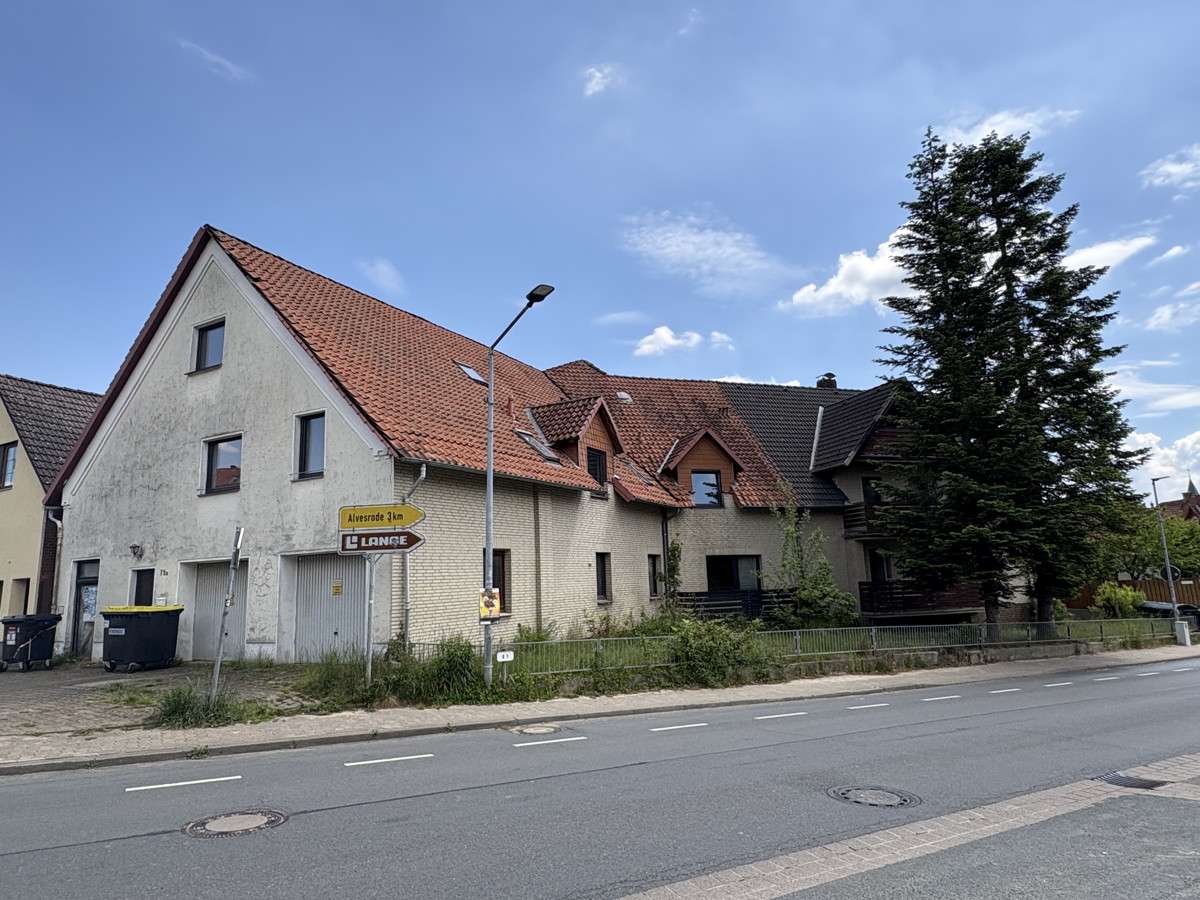 Thumbnail-Haus zum Kaufen in Springe Völksen 800.000,00 € 484 m²