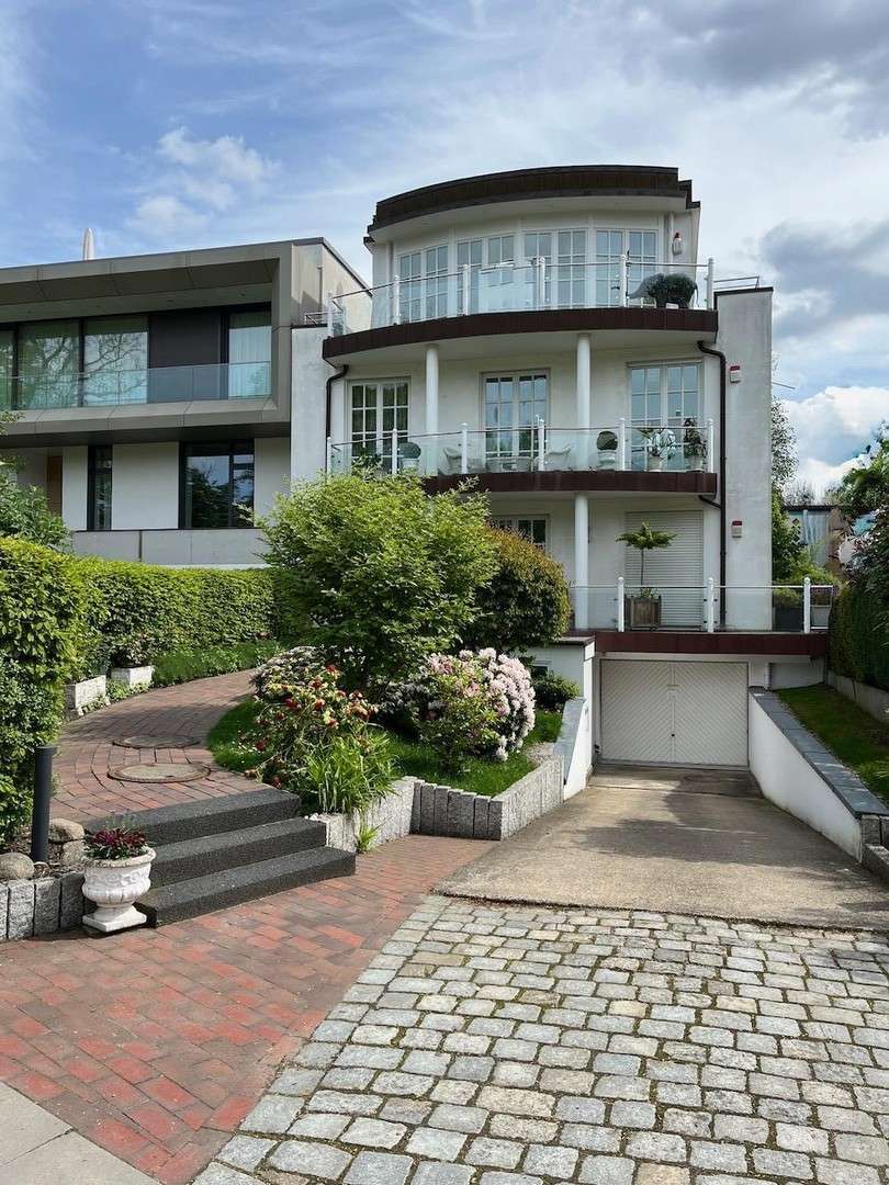 Thumbnail-Wohnung zum Kaufen in Hamburg 1.690.000,00 € 132 m²