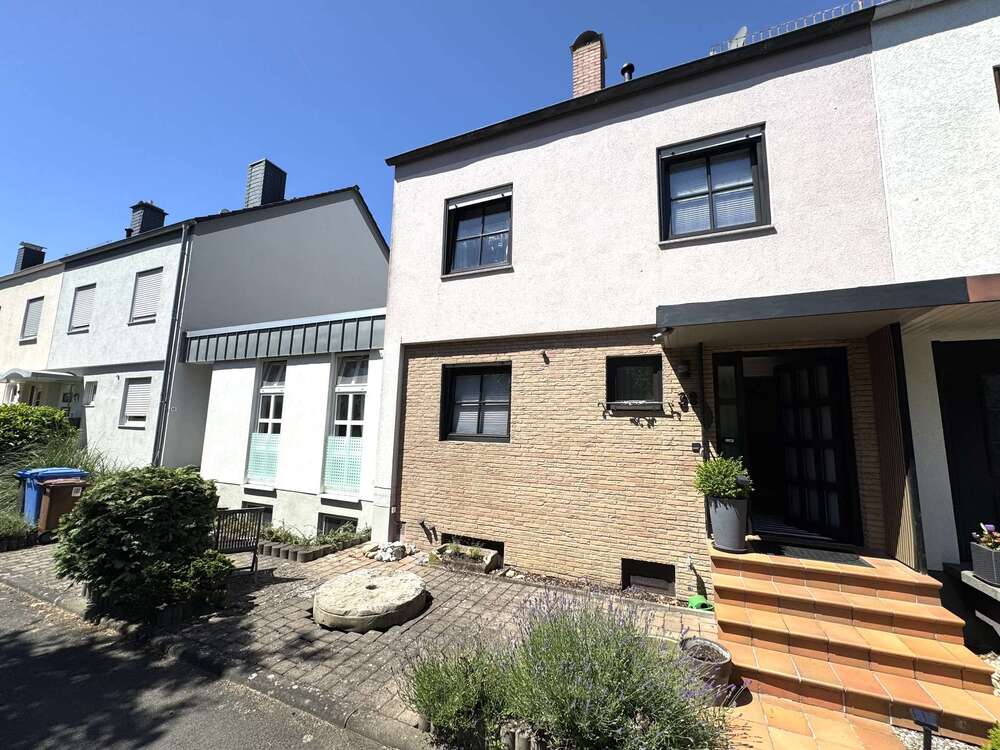 Thumbnail-Haus zum Kaufen in Hofheim am Taunus 597.000,00 € 210 m²
