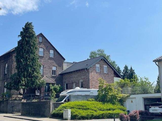 Thumbnail-Haus zum Kaufen in Leverkusen 730.000,00 € 234 m²