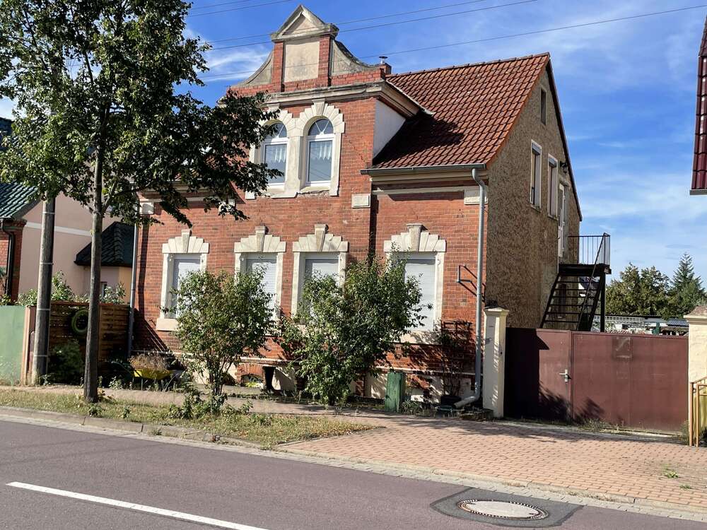 Thumbnail-Haus zum Kaufen in Güsen 71.000,00 € 150 m²