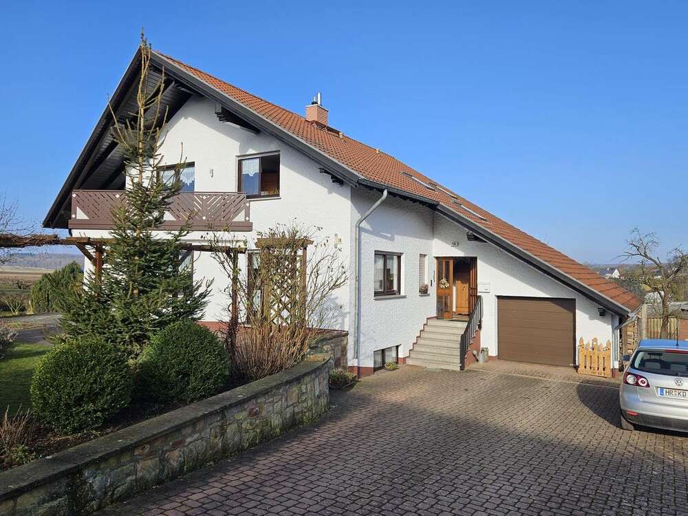Thumbnail-Haus zum Kaufen in Frielendorf-Großropperhausen 350.000,00 € 190 m²