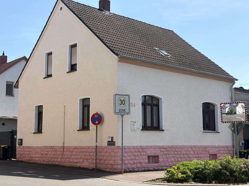 Thumbnail-Haus zum Kaufen in Homburg 199.000,00 € 145 m²