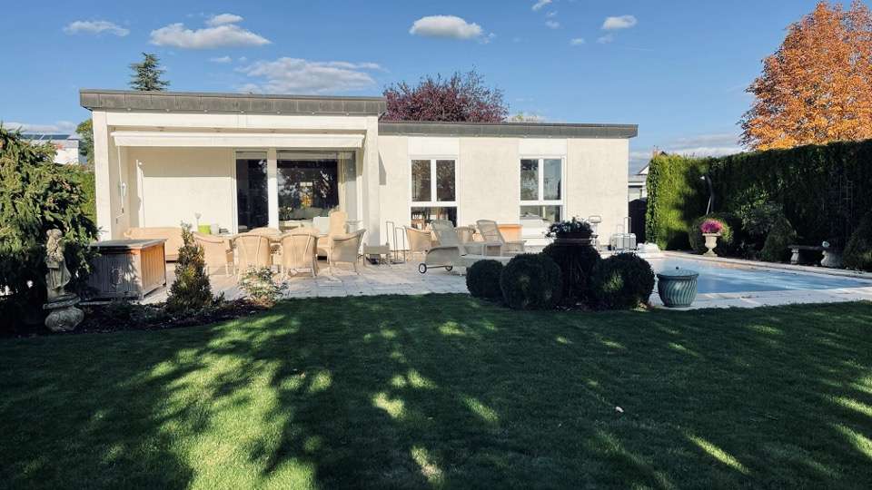 Thumbnail-Haus zum Kaufen in Herrenberg-Oberjesingen 725.000,00 € 156 m²