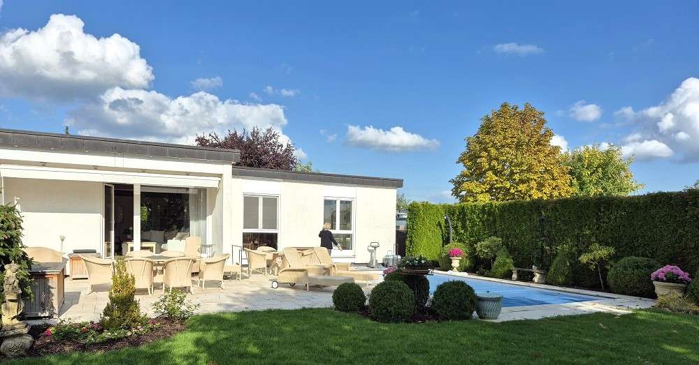 Thumbnail-Haus zum Kaufen in Herrenberg-Oberjesingen 725.000,00 € 156 m²